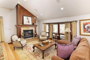 Fanny Hill Pool View Townhome with Ski Access by The Woodrun V Townhouses